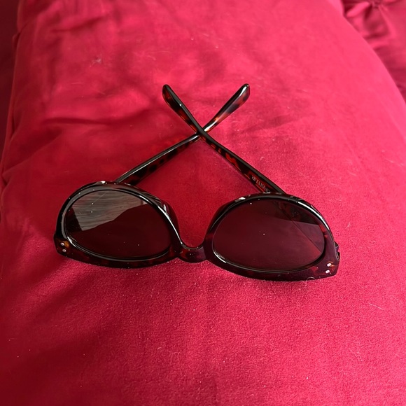 Sunglasses -NEW - Picture 5 of 5